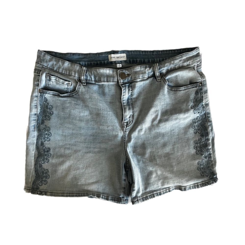 Lane Bryant mid rise boyfriend midi shorts embroidered leg SIZE 18